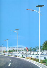 陕西西安永昊夜景照明 融合LED路灯与太阳能热水器的绿色城市照明解决方案